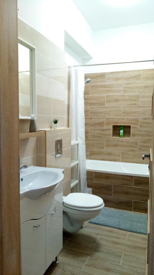 Loli Apartman มิชโคลซ์ ภายนอก รูปภาพ