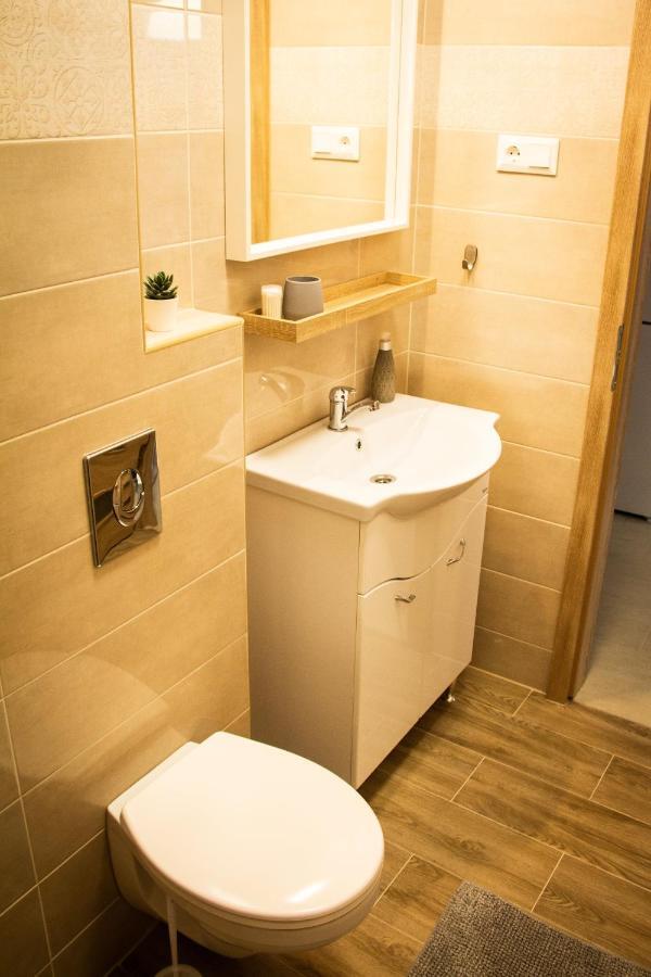 Loli Apartman มิชโคลซ์ ภายนอก รูปภาพ