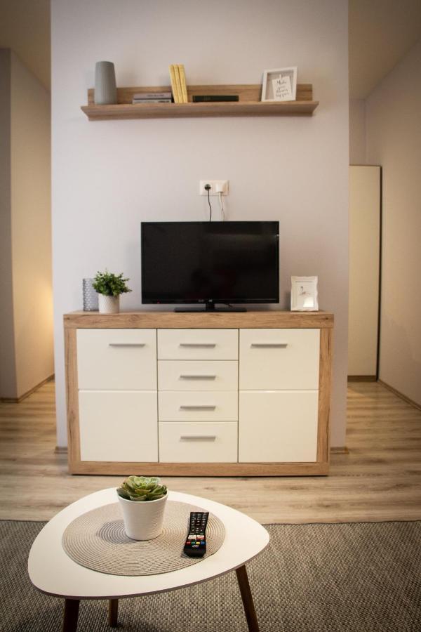 Loli Apartman มิชโคลซ์ ภายนอก รูปภาพ